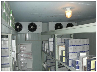 使用医药冷库时，应该遵循正确的操作规程，以确保冷库的正常运行，并确保存放在冷库中的药品的安全性和有效性